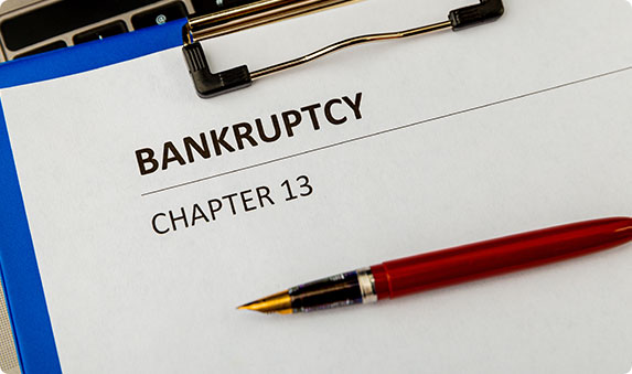 Clipboard with 'BANKRUPTCY CHAPTER 13' and a red pen.